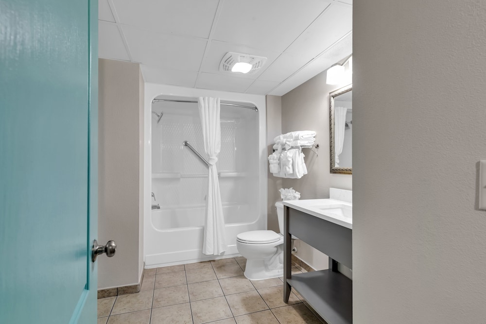 Cozy 2BR Beachfront Condo