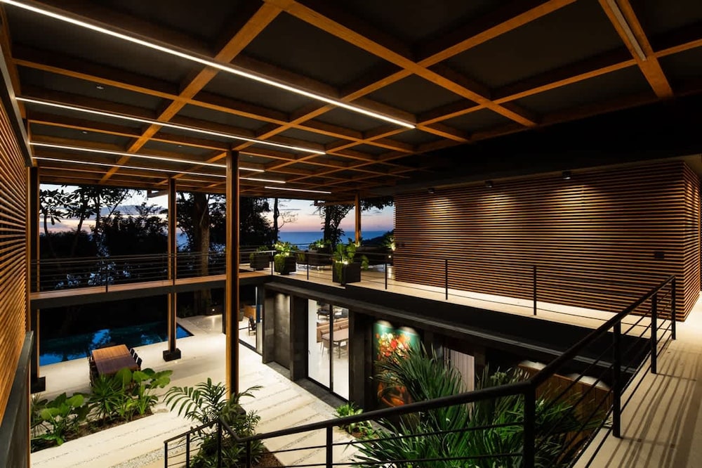 w Spectacular 4BR Villa in Costa Rica