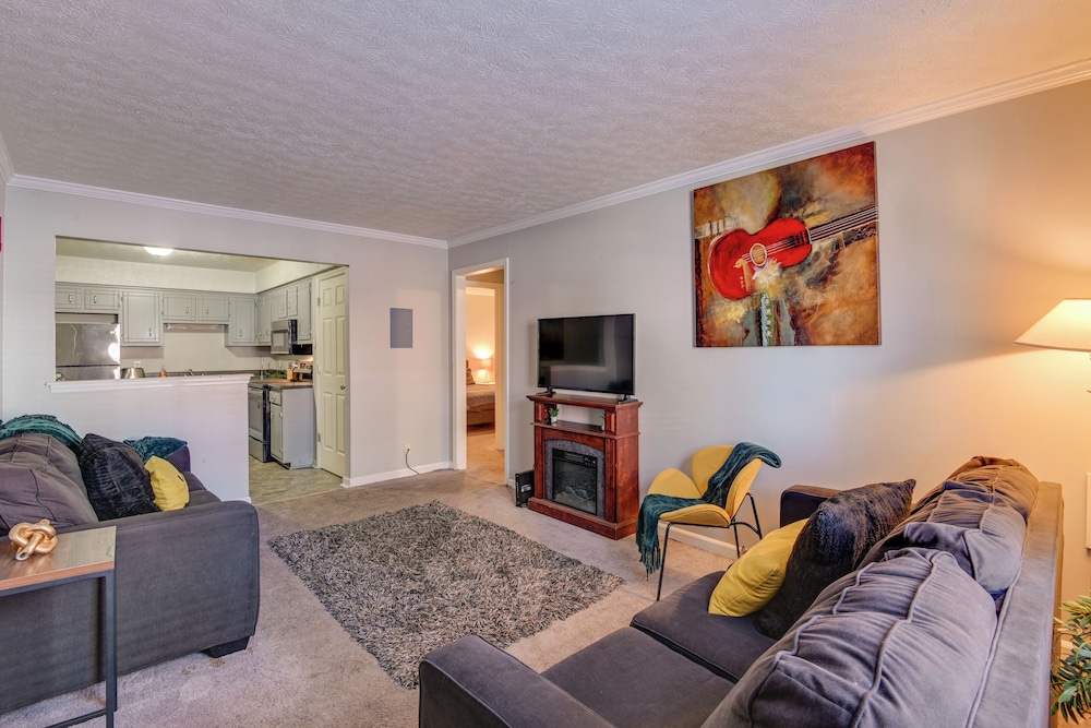1 Mi to Dtwn: Pet-friendly Apt in Nashville
