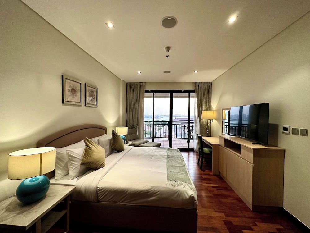 Lux BnB I Palm Jumeirah Resort I Palm Views