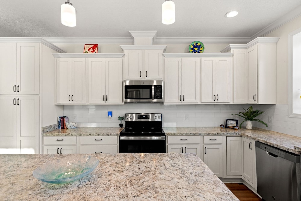 Beach House - C Shucker by PHG