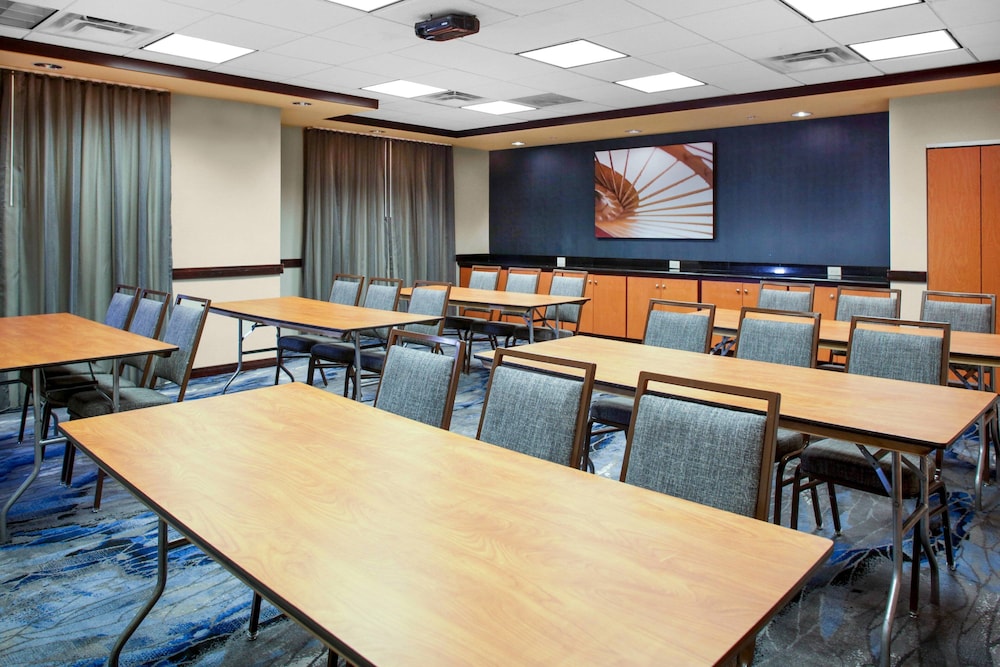 Milledgeville Vacations - Fairfield Inn  Suites Milledgeville - Property Image 6