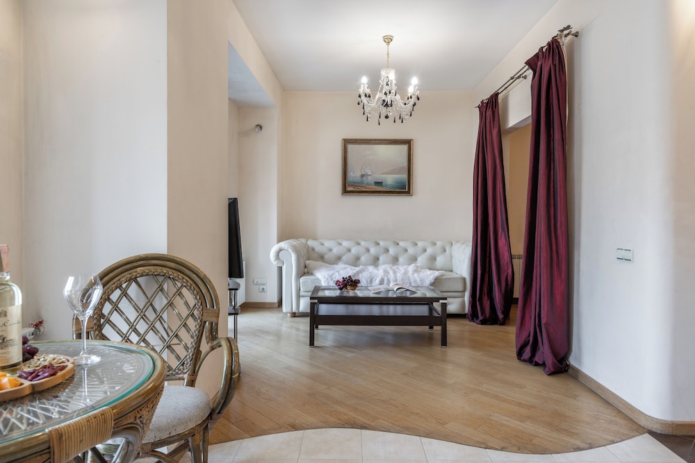 Comfortable Apartments near the metro.