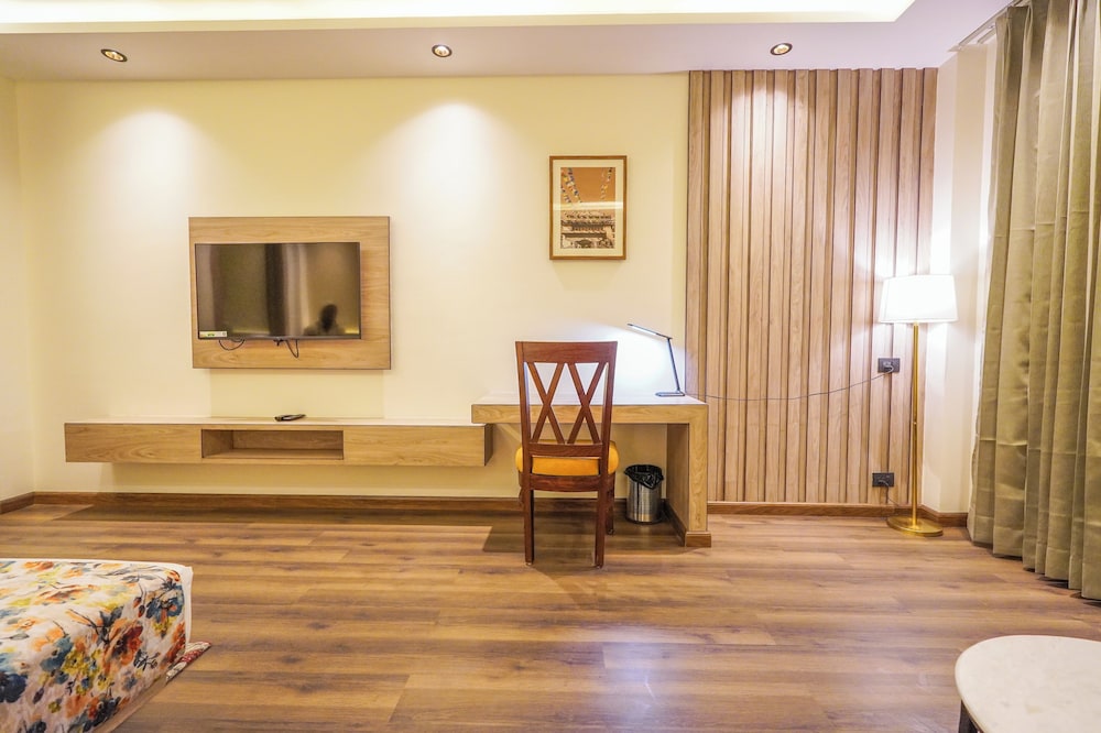 Carom Hotel Manali
