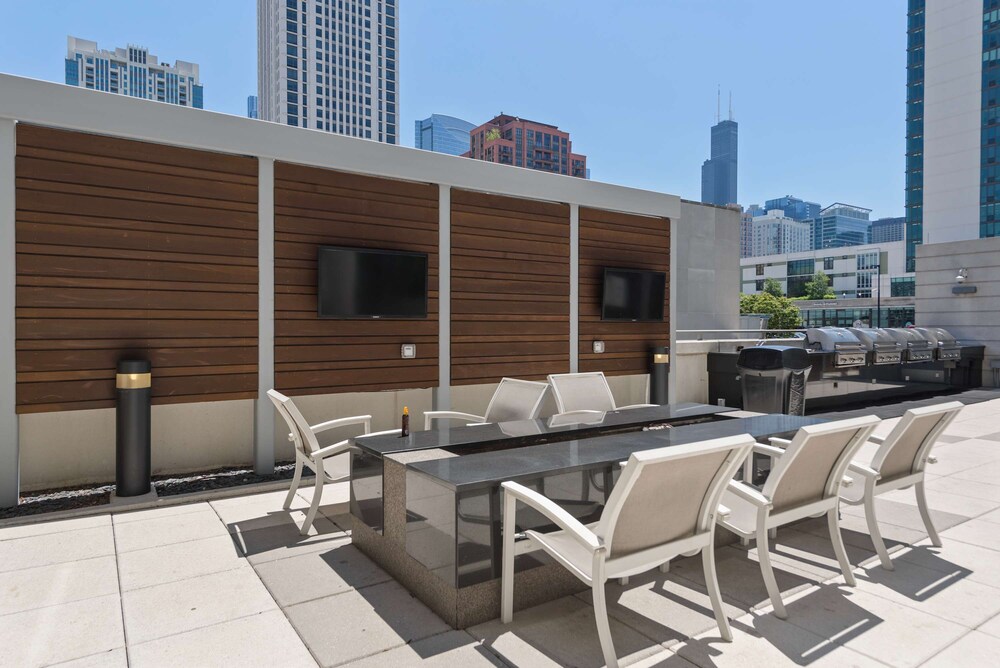 West Loop Group Retreat 2 Penthouses Balconies