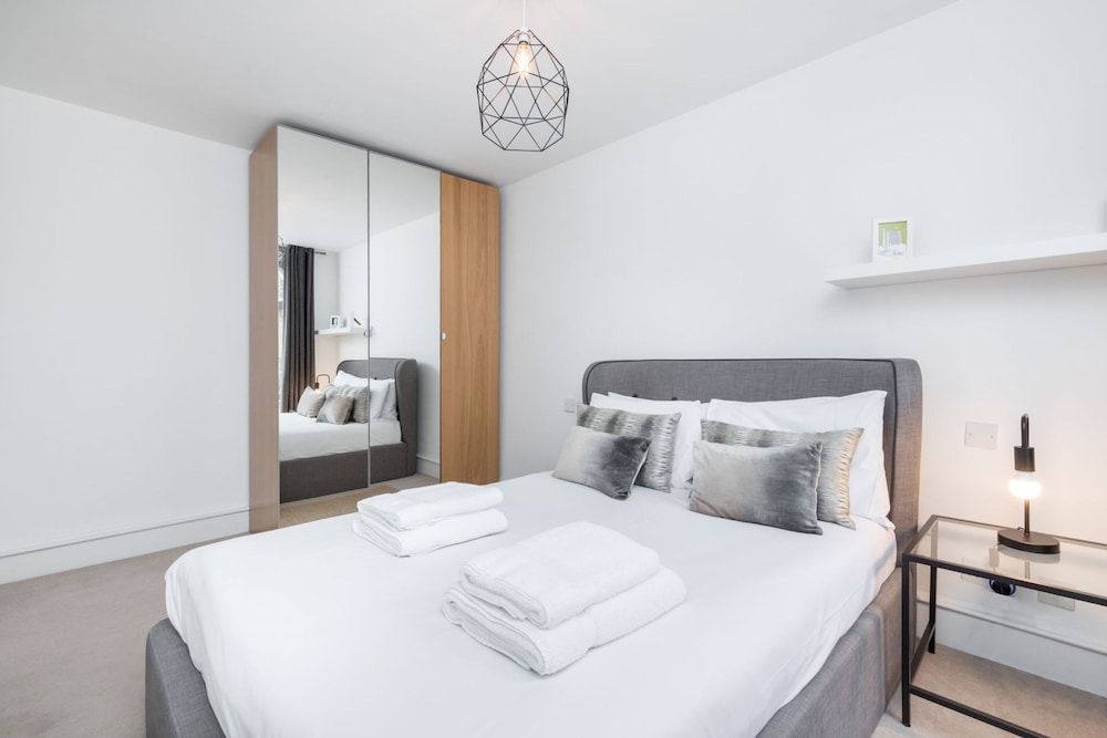 Regency Residences - Fitzrovia - by Frankie Says