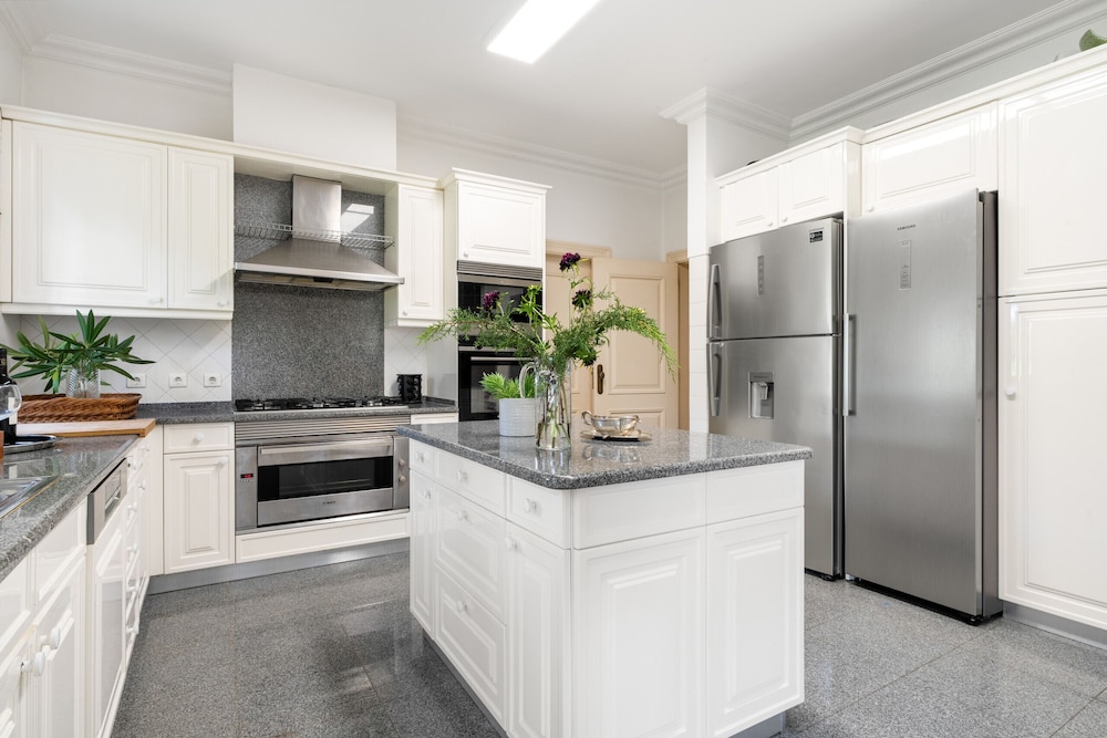Fairview Villa by Cadenzalux