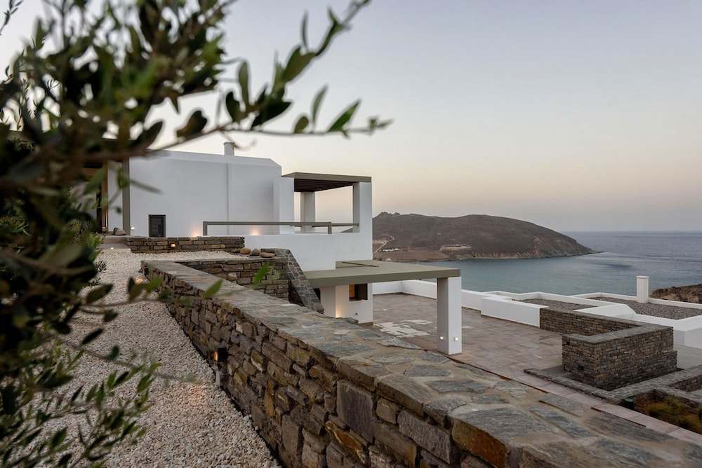 Rising Moon sea View Villa Near the Beach
