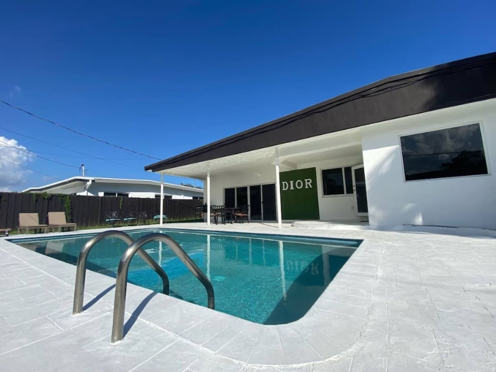 Elegant Home With Heated Pool