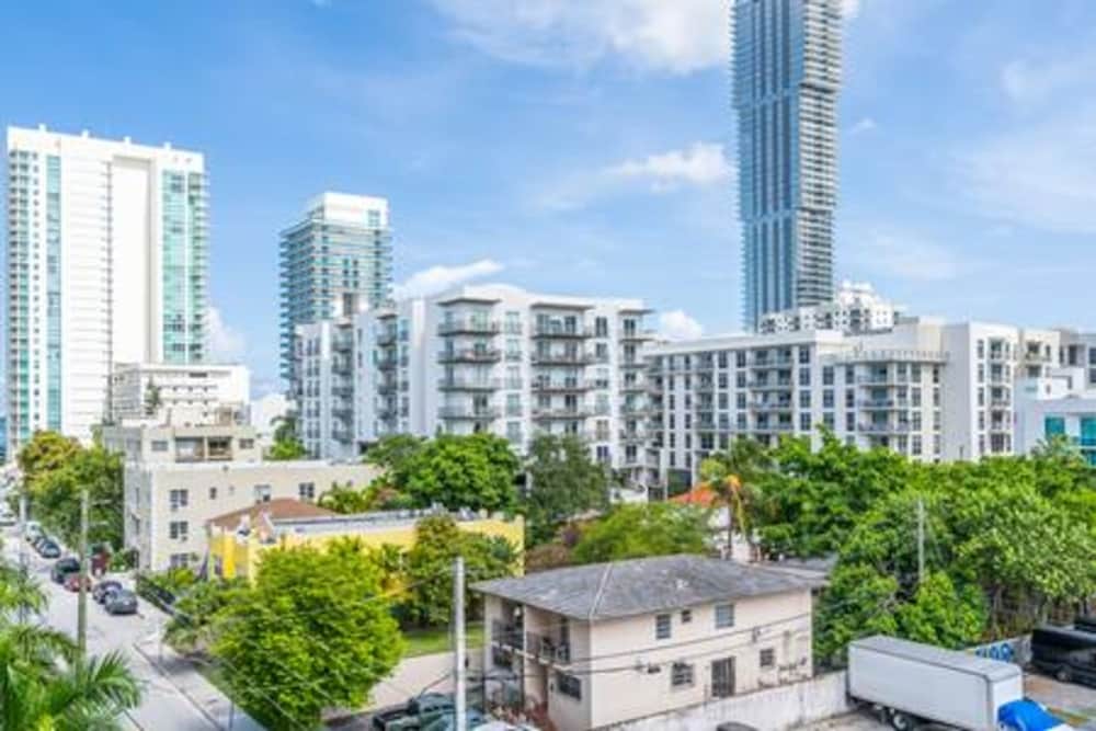 Modern 1BR Apt In Edgewater Free Parking