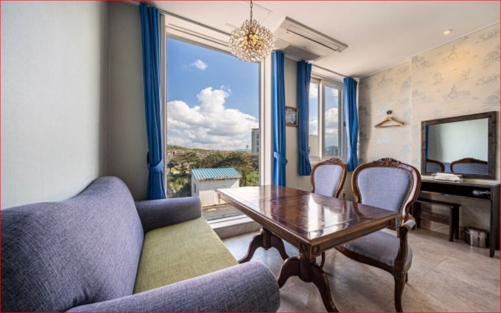 Hotel White House, Jeju City - 16