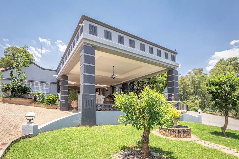 Grand Manor