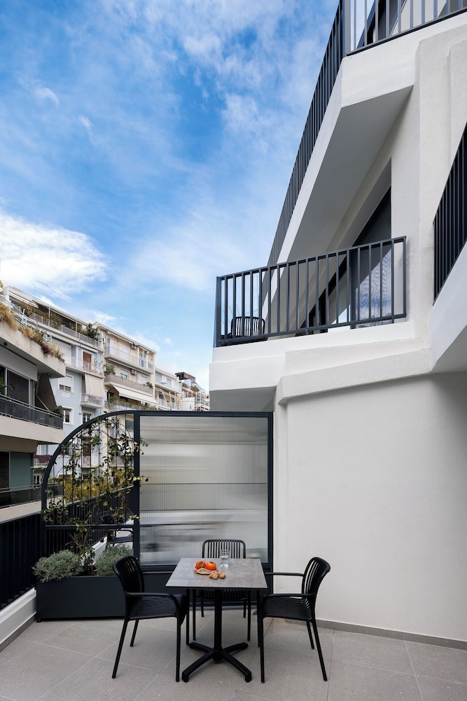 MoRe by Zoia Living