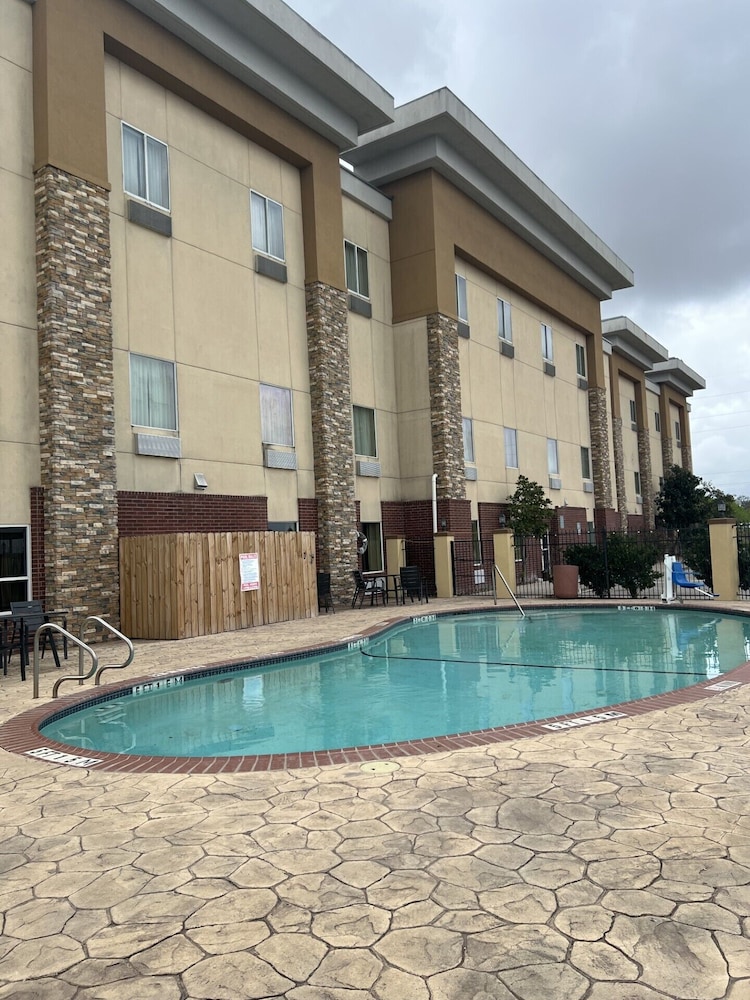 MATHIS DELUXE HOSPITALITY