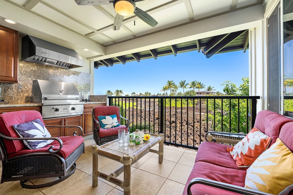 Ocean & Mountain Views - 2BR With Loft, 4 Beds - Relax in Luxury - Vrkcv
