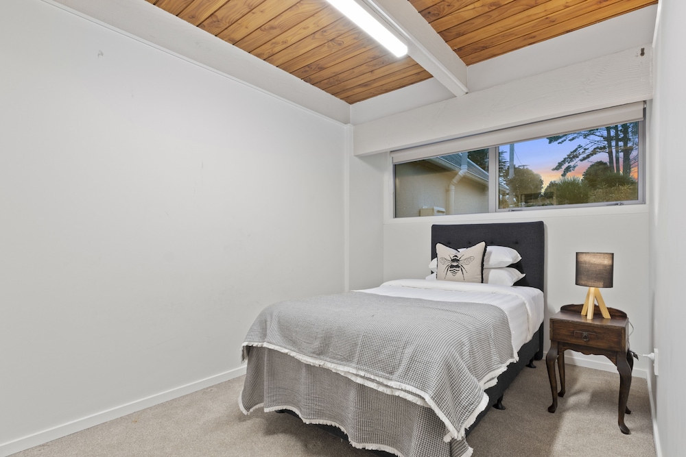Hilltop Country Retreat with Seaviews view 5