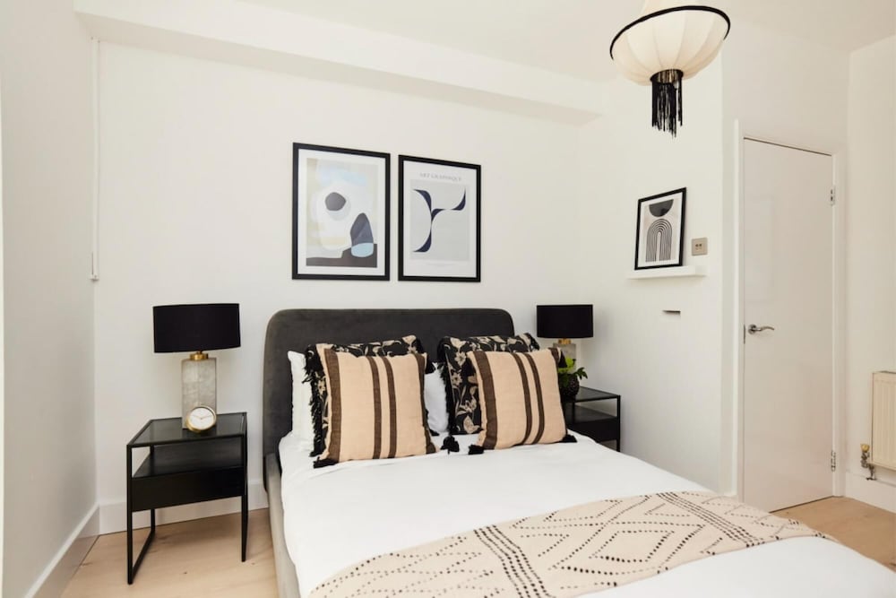 The Lanhill Road Crib - Dazzling 2bdr Flat With Garden