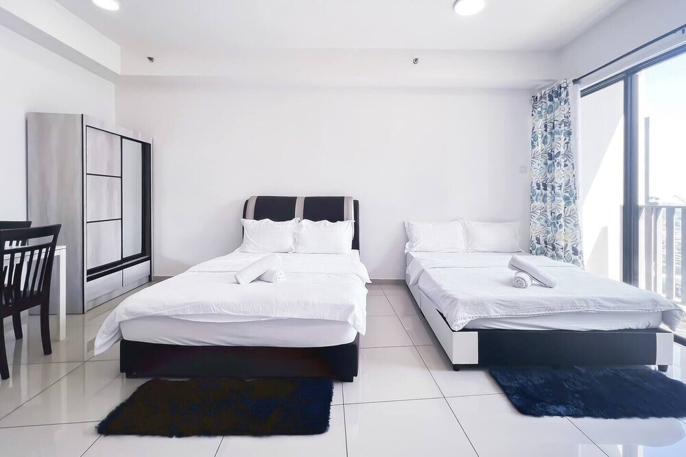 ICity Luxury Condo by Smarthome