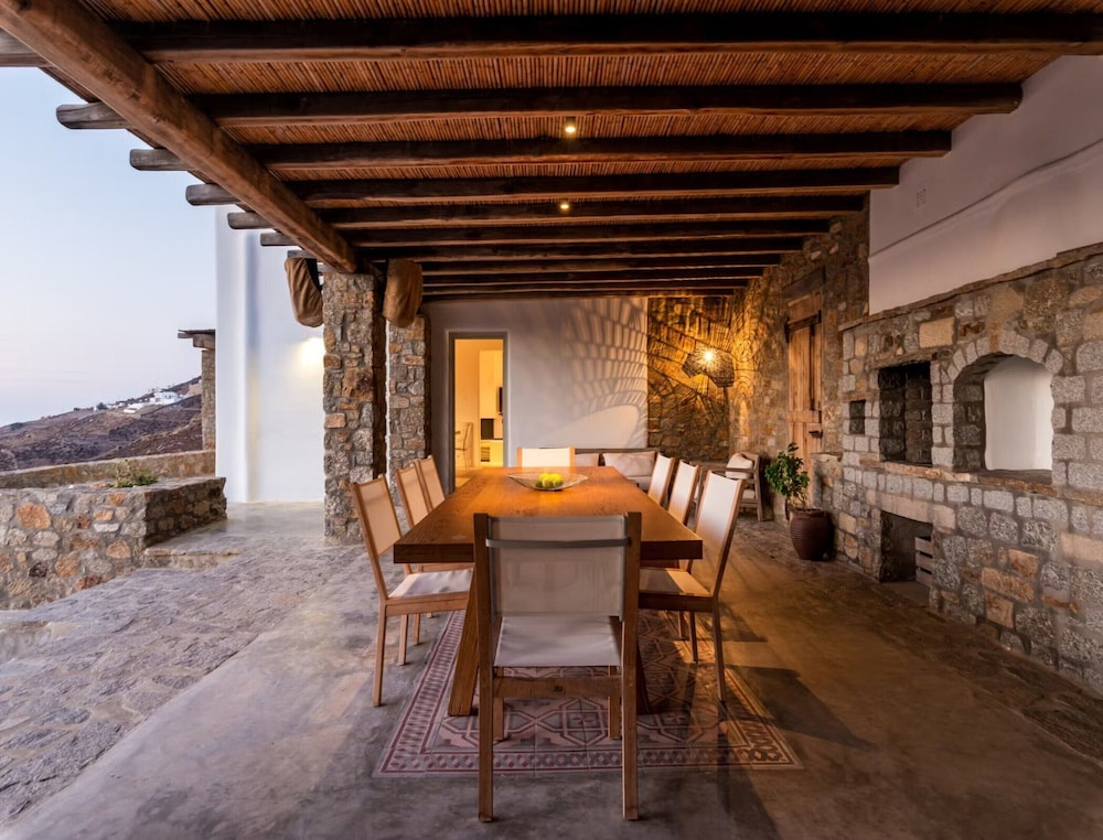 Charming Villa Near Ftelia Beach