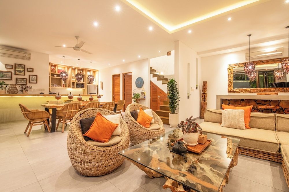 Luxury 4BR Haven, Steps to Canggu's Beach Elegance