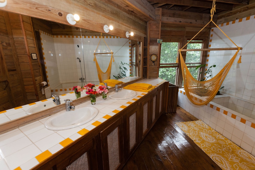 Roatan Bed & Breakfast Apartments