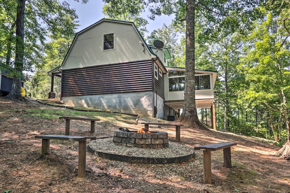 Mtn-view Cabin w/ Hot Tub in Sevierville! view 3