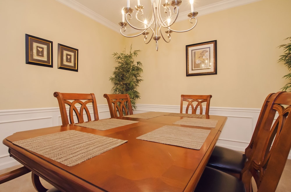 3BD 2BA Sleeps 8 Platinum RVC30203 Bedroom RHOF