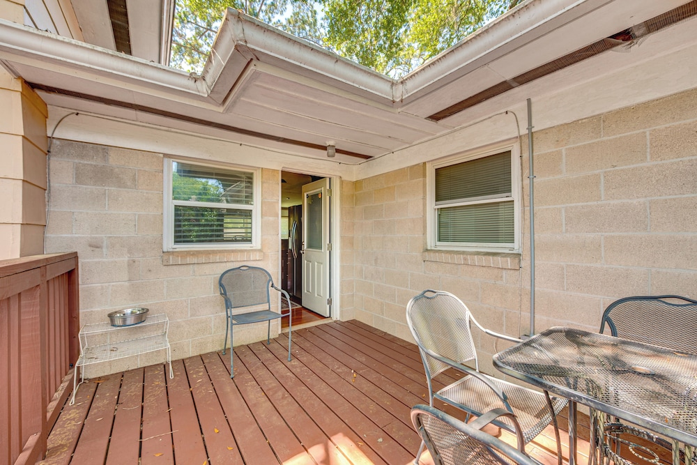 2 Mi to FSU & Famu: Home w/ Spacious Deck!