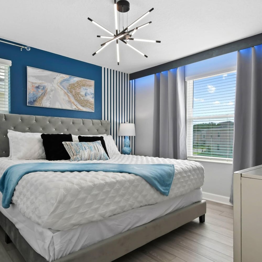 Stylish 10br Private Pool Spa Near Disney view 3