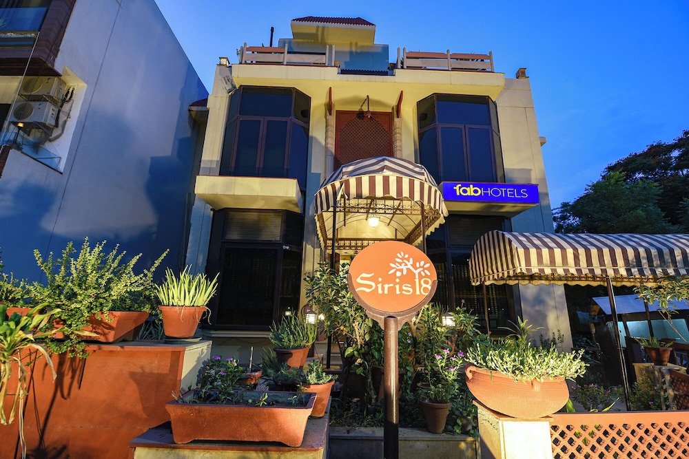 Fabhotel Siris 18