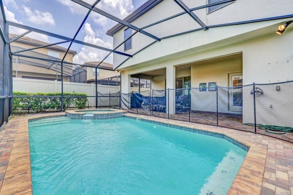 7 Bed Luxury Home With Great Amenities! 7 Bedroom Villa by RedAwning - Image 2