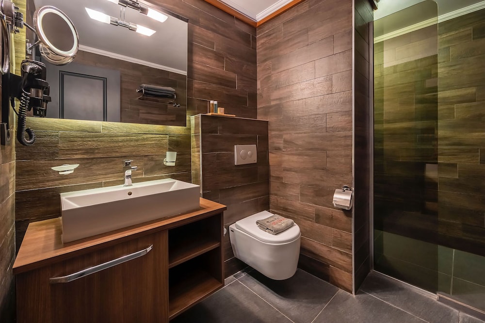 Art & Interiors - Image 8