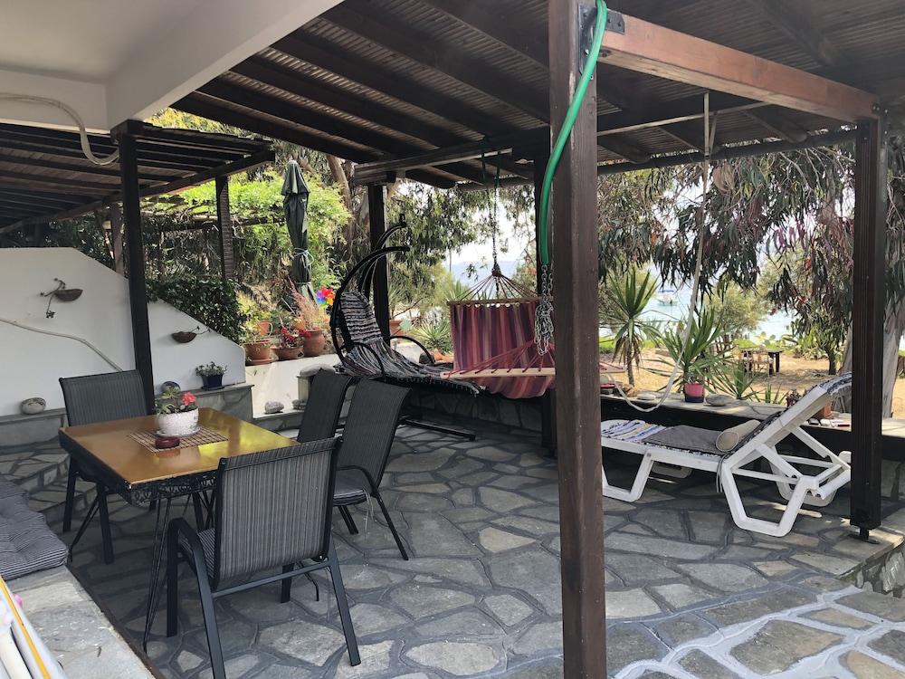 Agrelia House
