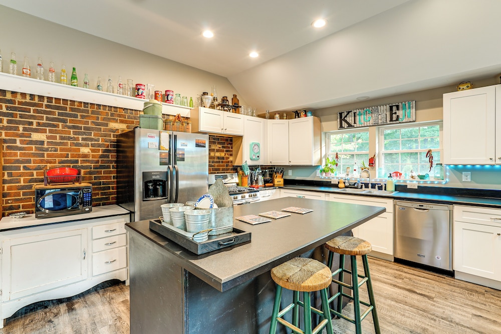 Otter Creek Rec Area On-site! Serene Family Home