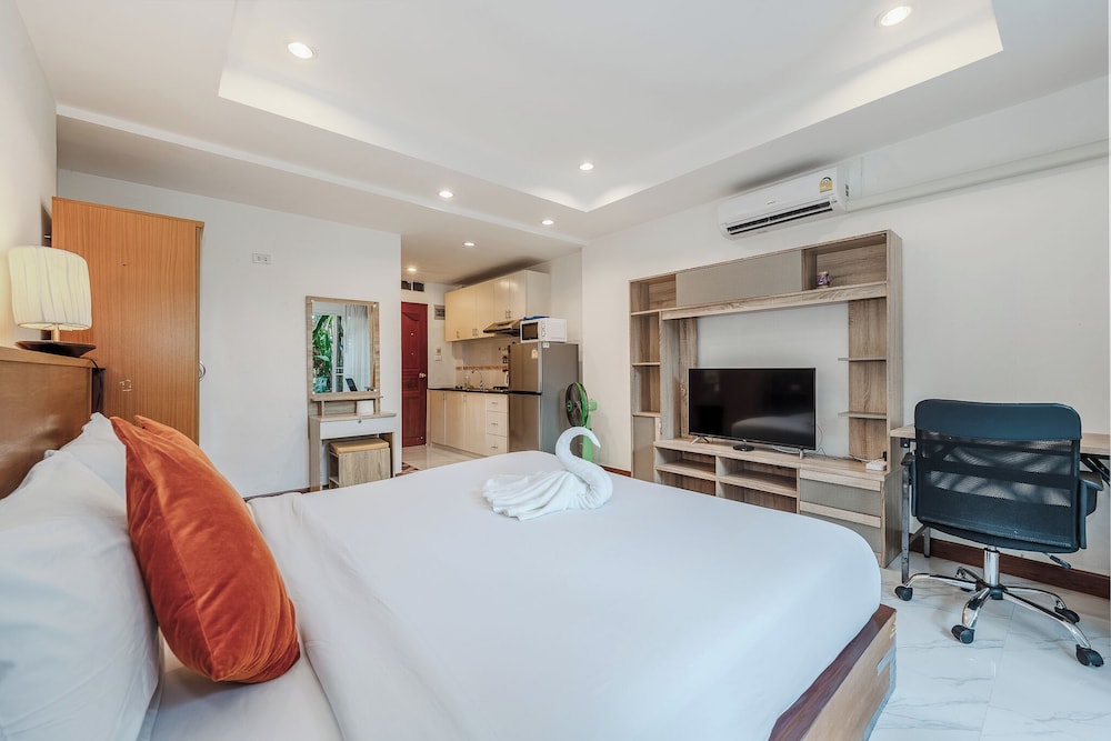 1BR Near Naiharn Pool&Relaxed Vibes C199