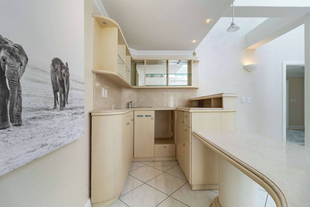 Beachfront Villa, Beach Club, Houtbay