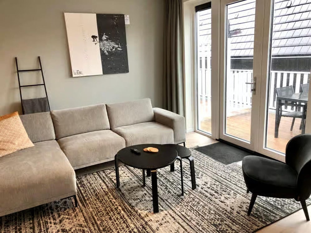 Beautiful Lodge Parallel to the Shopping Street