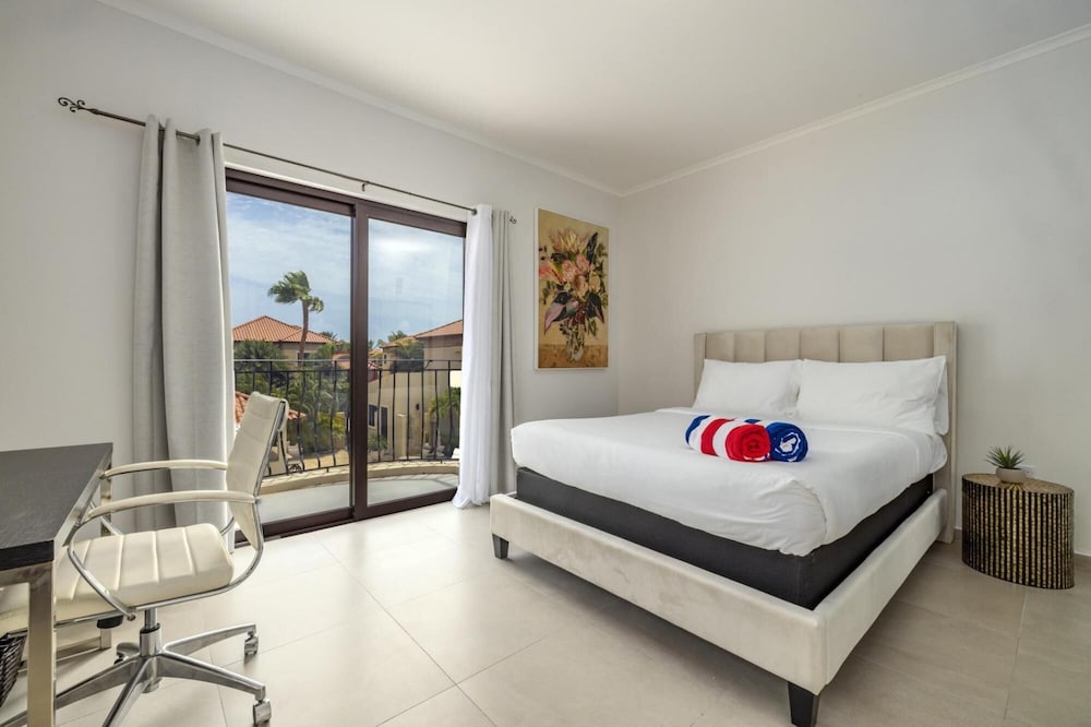 NEW Modern 2 Bedroom Townhome Gold Coast