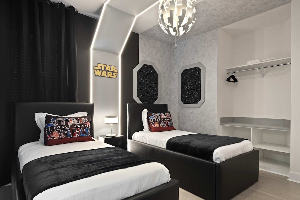 Magical 15-bedroom Villa Game Room, Theater & More!