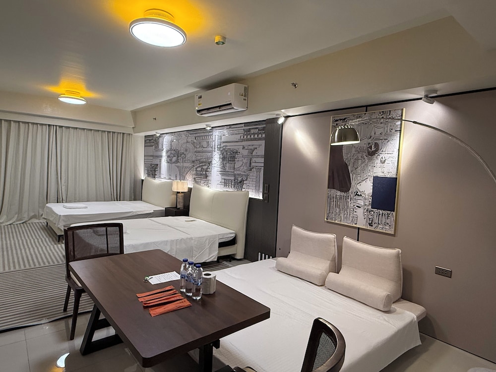 Luxury Penthouse & High-Floor Hotel near City of Dreams, Airport, Okada, and Solaire Casino