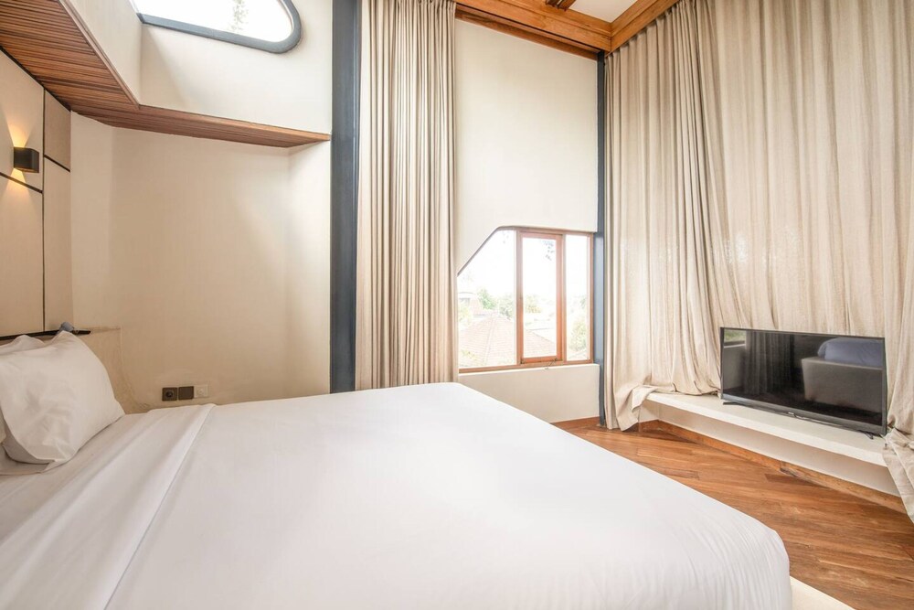 BAZ Villa 14 Studio 4 L 1BR Loft Art Deco Shared Pool 700m to Echo Beach