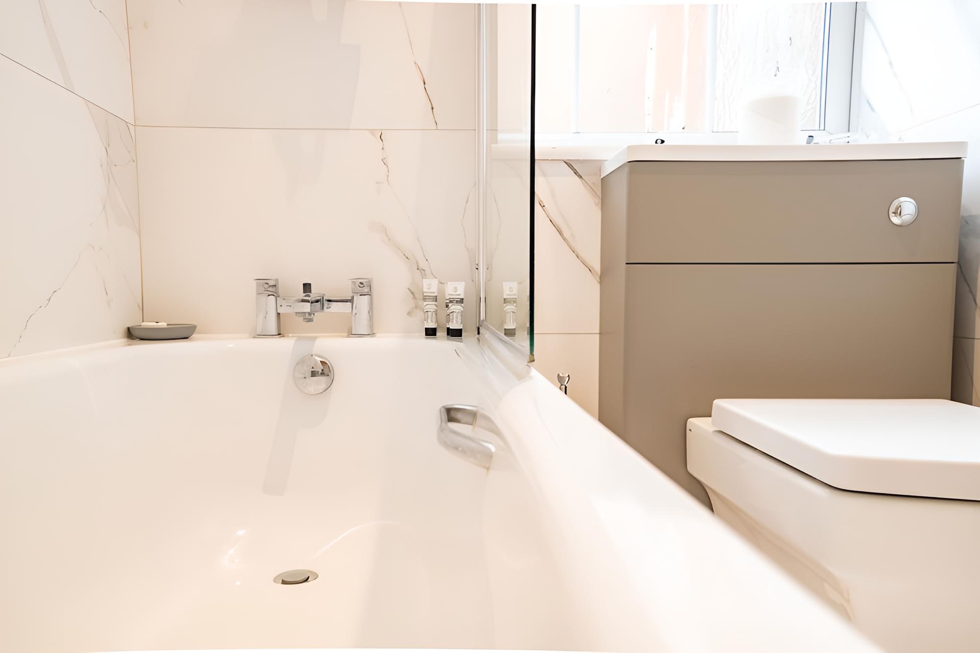 Luxe 1 & 2 Bed Apts Brighton By Sojo Stay view 4
