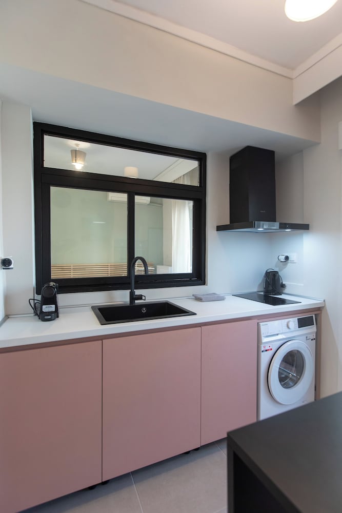 New Cozy Apt with Balcony close to Metro
