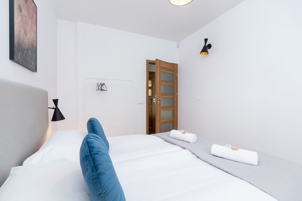 Apartment Nadwislanska Cracow by Renters view 5