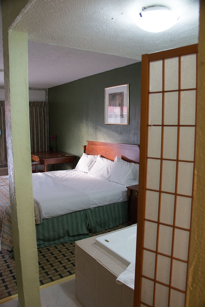Cocomo Inn and Suites