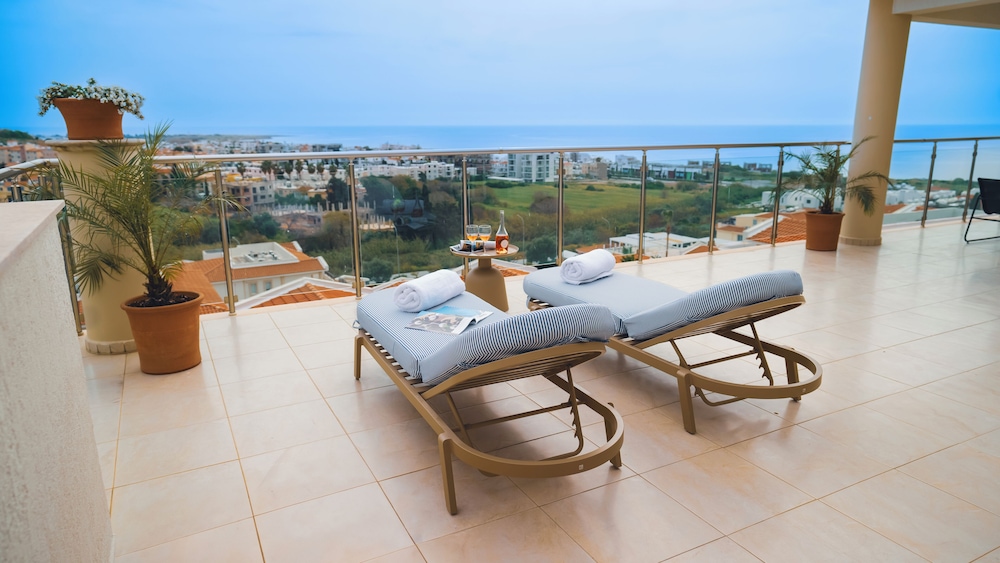 WellClub Family Wellness & Sea View Suites