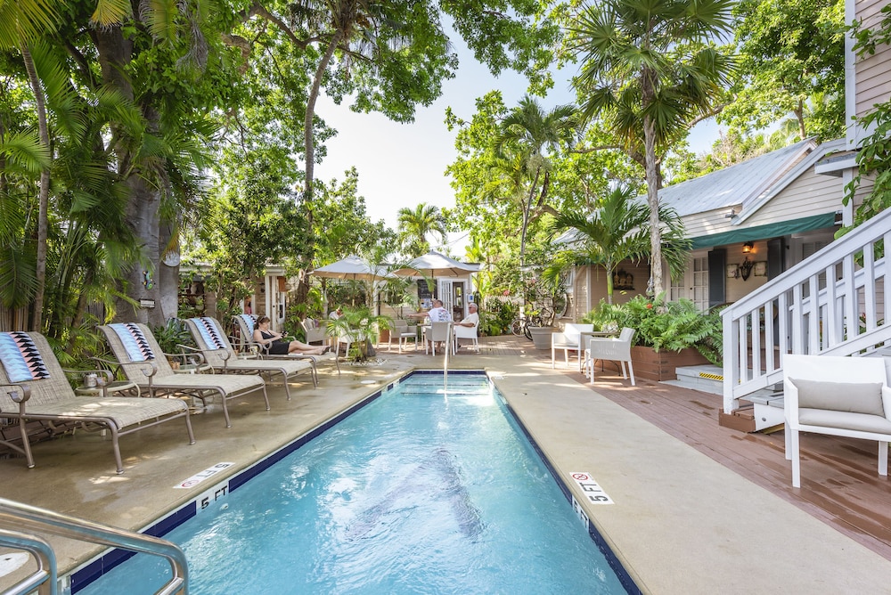 Andrews Inn & Garden Cottages