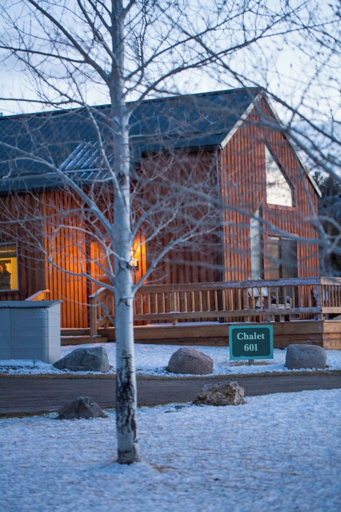 Chico Hot Springs Resort & Day Spa