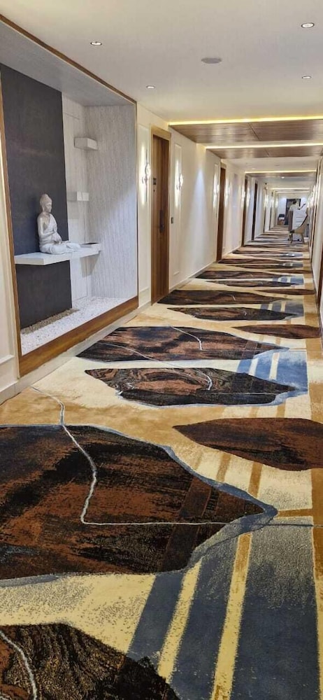RED LEAF HOTELS
