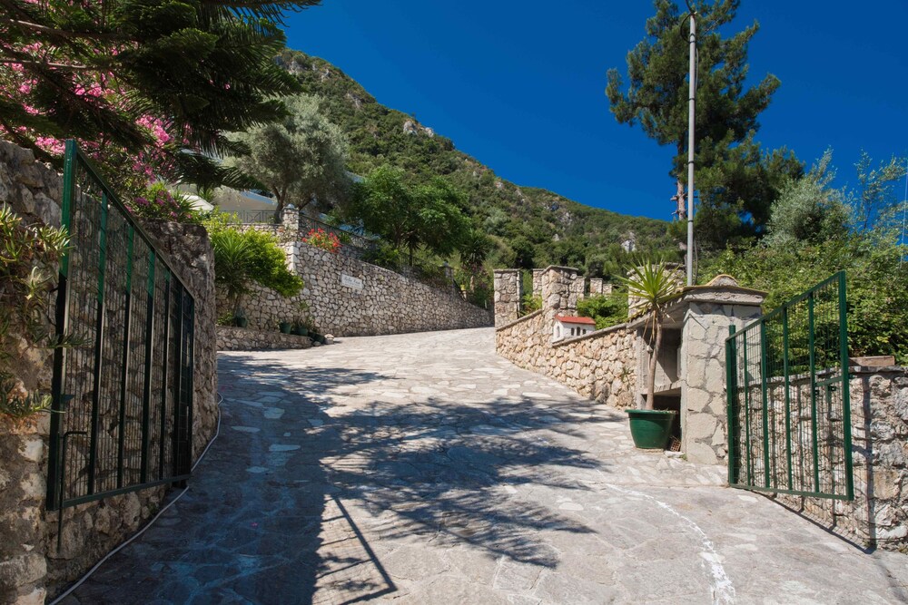 Bella Casa Studios